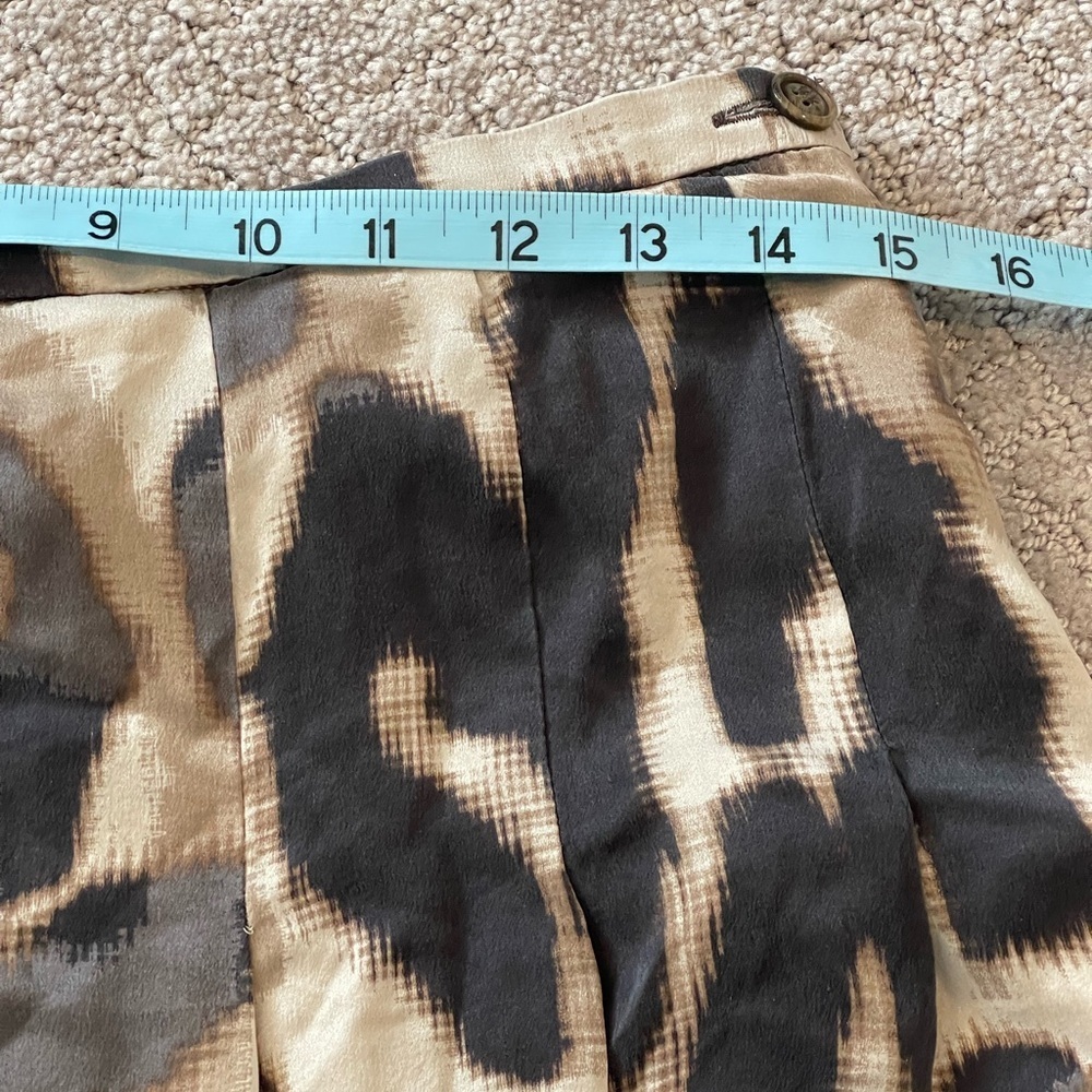 Weekend MaxMara Beige and Black Leopard-Print Short Skirt, 100% Silk, US 6 - Picture 5 of 15